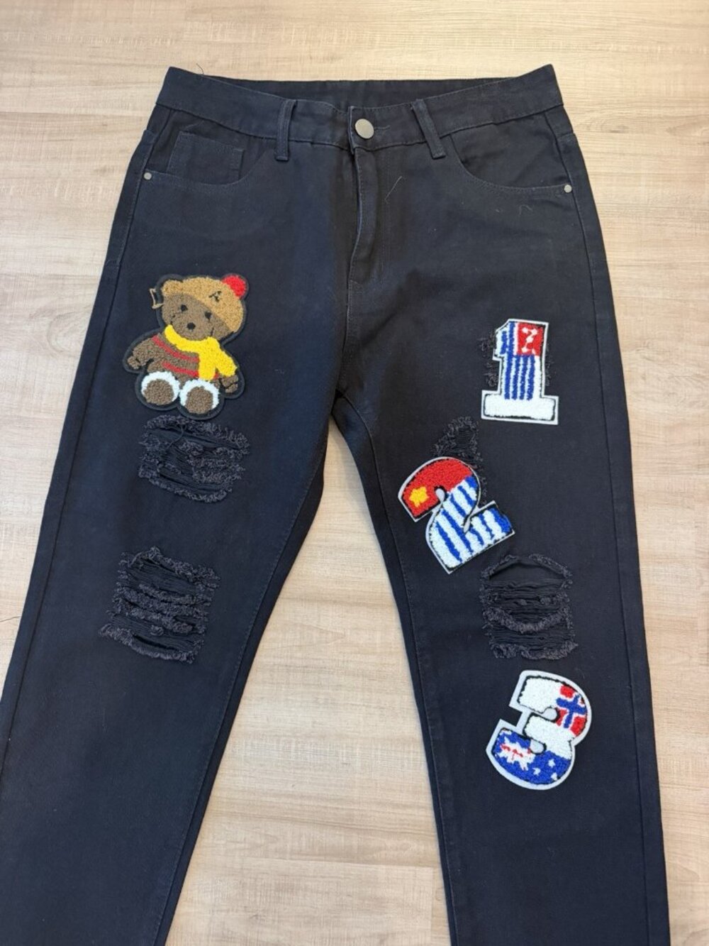 Men’s Black Retro Patch Detail Ripped Slim Straight Jeans Size 32 x 28